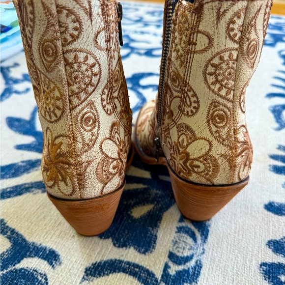 Beautiful boots size 8.5 - Picture 5 of 5